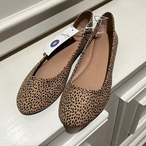 New with tags Universal Threads Flats Size 8